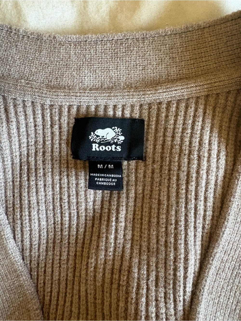Roots's Cozy V-Neck Button Front Women's Sweater Cardigan - Taupe - Picture 4 of 4